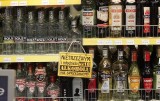 Sprzedawca z monopolowego przed sądem za sprzedaż alkoholu małoletnim. Nie grozi mu więzienie, a grzywna