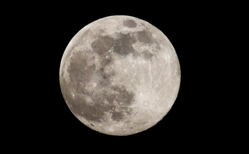 Robaczy Księżyc to trzecia pełnia Księżyca w 2023 roku....