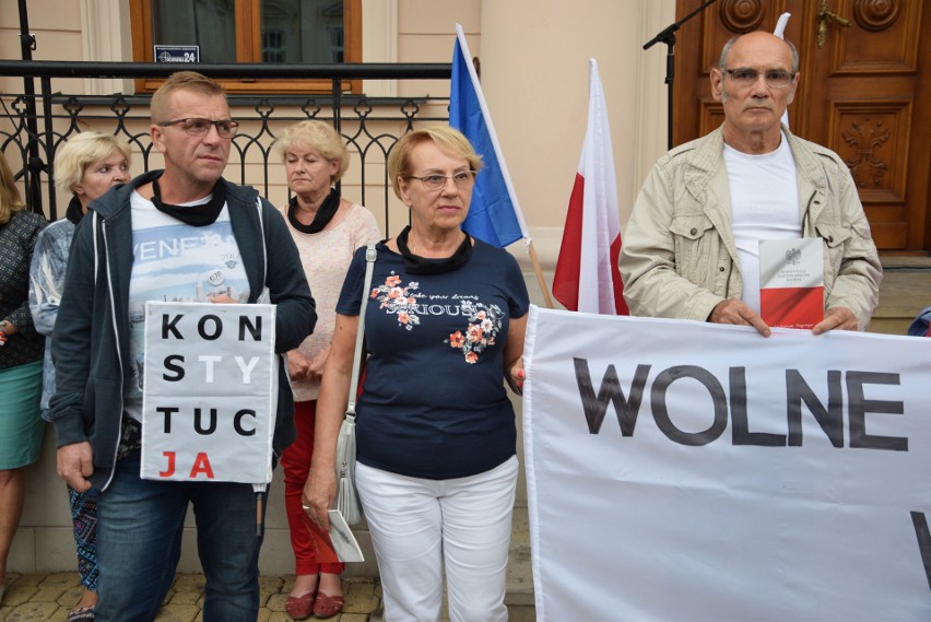 Kolejna pikieta przed Sądem Okręgowym w Lublinie w sprawie ustaw sądowych (ZDJĘCIA)