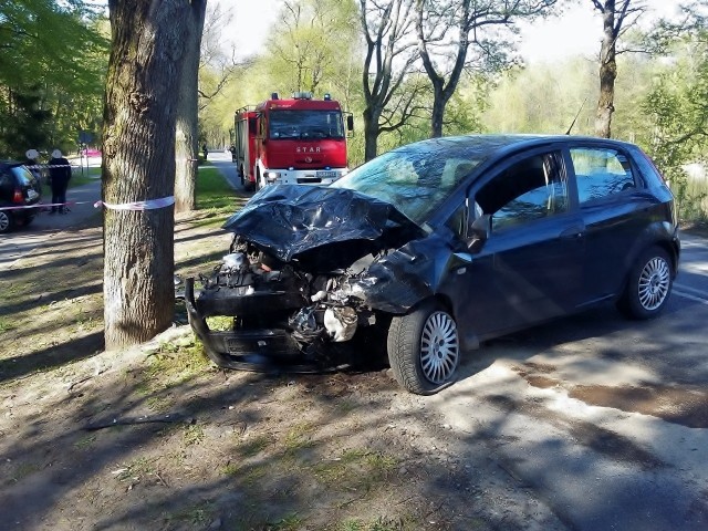 W sobotę około godziny 15 doszło do wypadku na ul. Arciszewskiego w Słupsku. Dwie osoby trafiły do szpitala, w tym jedna w ciężkim stanie. Jak się dowiedzieliśmy, włączający się do ruchu kierowca mercedesa, wjechał pod jadącego kierowcę fiata grande punto. Kierowcy poruszający się ulicą Arciszewskiego musieli liczyć się z dużymi utrudnieniami.