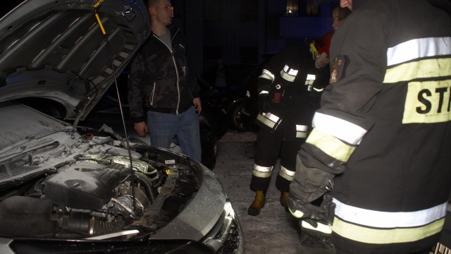 Wczorajszej nocy w Słupsku na parkingach zapaliły się dwa samochody. Prawdopodobnie doszło do podpaleń.