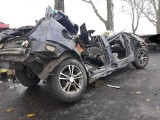 Śmiertelny wypadek pod Kościanem na drodze Głuchowo - Piechanin. Nie żyje dwóch młodych mężczyzn, trzeci trafił do szpitala [ZDJĘCIA]