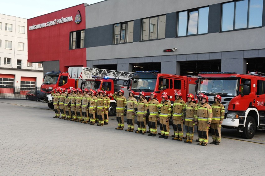 Strażacy oddali w Kielcach hołd koledze, który zginął na służbie. Zobacz zdjęcia i film