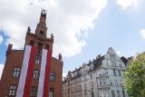 Dzień Flagi w Poznaniu: Biało-czerwona flaga załopotała nad miastem [ZDJĘCIA, WIDEO]