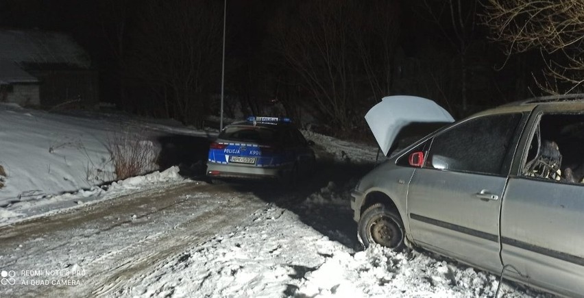Zwłoki mężczyzny znaleziono w spalonym samochodzie. Co się wydarzyło w Bukowsku?