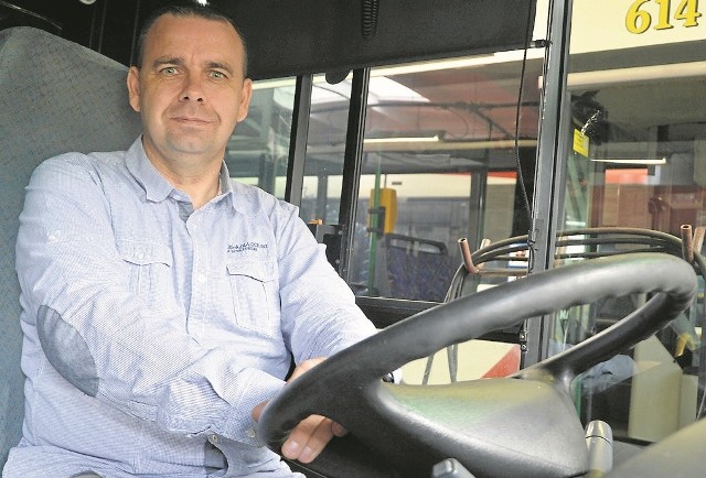 Na nowe autobusy czeka m.in. Lech Cebula. W MZK pracuje od 1988 r.
