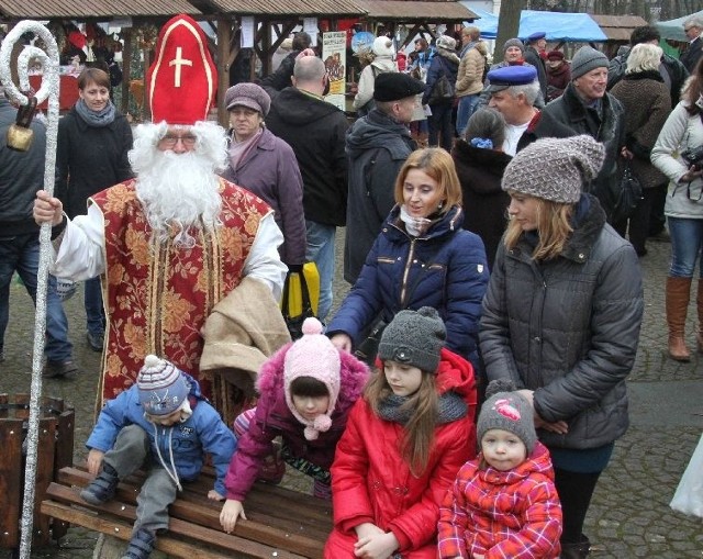 Do świętego Mikołaja, którego pierwowzorem był biskup z Miry lgnęły dzieciaki a on zapraszał do swoich sań.