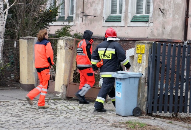 Akcja strażaków i pogotowia ratunkowego przy ul. Kochanowskiego we Wrocławiu