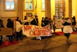 Antyrosyjski protest Ukraińców pod Radiem Wrocław. Wystawili zakrwawione manekiny. "To niemoralne!"