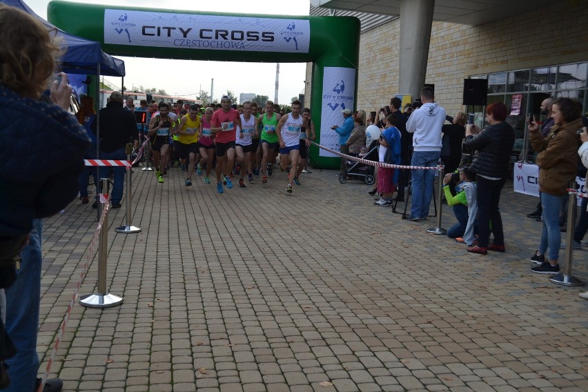 City Cross Częstochowa: 230 biegaczy na trasie miejskiego katorżnika [ZDJĘCIA]