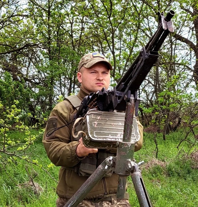 Oleg obsługuje działko przeciwlotnicze w Chersońskiej brygadzie obrony przeciwlotniczej