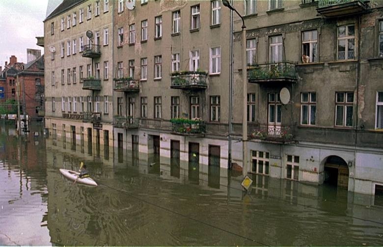 Powódź we Wrocławiu: Miasto zalane 13 lipca 1997 r. [ZDJĘCIA] 