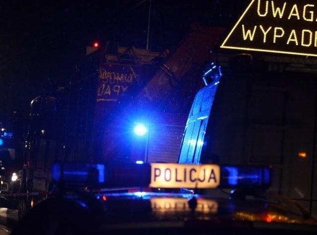 Policja wyjaśnia okoliczności wypadku.