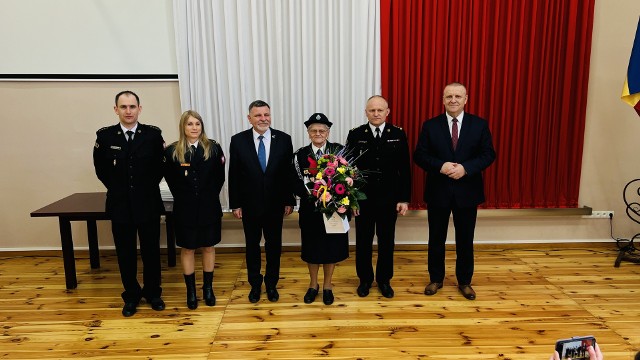 Pierwszą wyróżnioną kobietą w województwie jest Krystyna Nowak druhna Ochotniczej Straży Pożarnej w Nietulisku Małym.