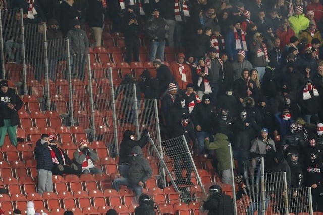 Burdy na stadionie Cracovii podczas meczu z Pogonią