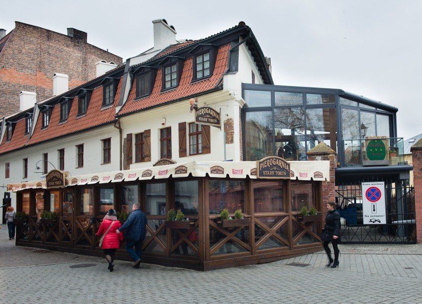 Pierwszą dziesiątkę zamyka pierogarnia "Stary Toruń" z 634...