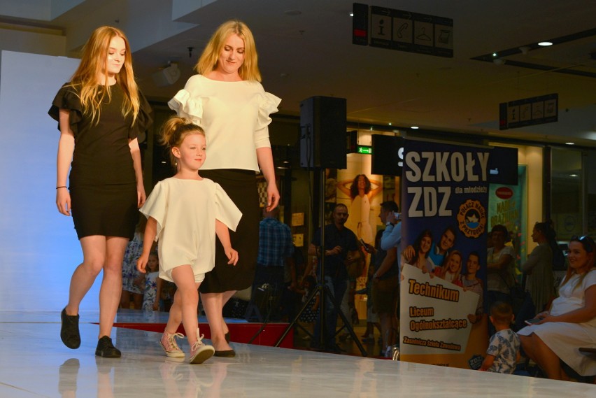 Niezwykły pokaz mody dla... mam i dzieci w Kielcach (WIDEO, zdjęcia)