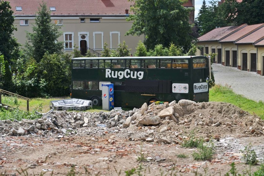 Dawne Ogrody Tumskie uznane za pomnik historii, tuż obok...