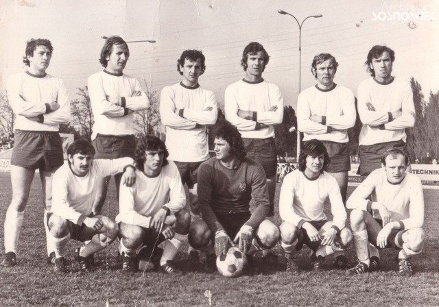 Sport w Sosnowcu ma długą i piękną historię - co pokazują stare fotografie, przedstawiające zawodników naszych klubów. Zobacz kolejne zdjęcia. Przesuwaj zdjęcia w prawo - naciśnij strzałkę lub przycisk NASTĘPNE