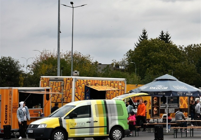 Kulinarne pożegnanie lata z najlepszymi restauracjami na kółkach. Festiwal smaków w Chełmie. Zobacz zdjęcia