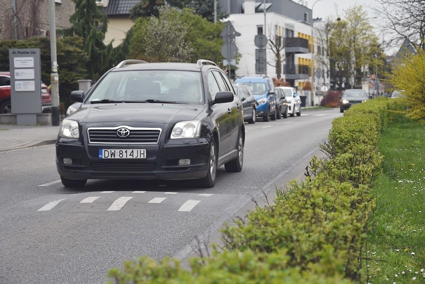 Na Al. Piastów progi zwalniające są rozmieszczone naprawdę...