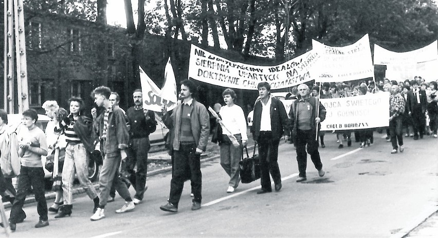 Na 6. Pielgrzymce Ludzi Pracy w Częstochowie w 1988 roku,...