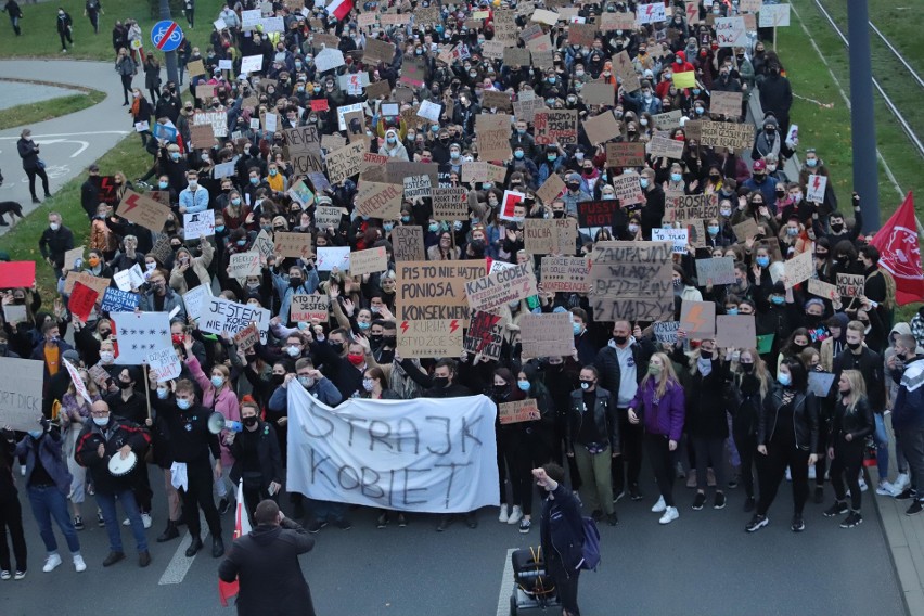 Strajk kobiet w Łodzi! Dziś ponownie kobiety wyszły protestować na ulice Łodzi! ZDJĘCIA