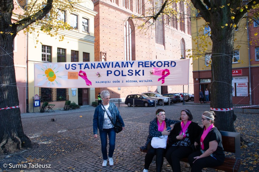 Na Rynku Staromiejskim w Stargardzie mieszkańcy ustanowili dziś Rekord Polski [ZDJĘCIA, WIDEO]