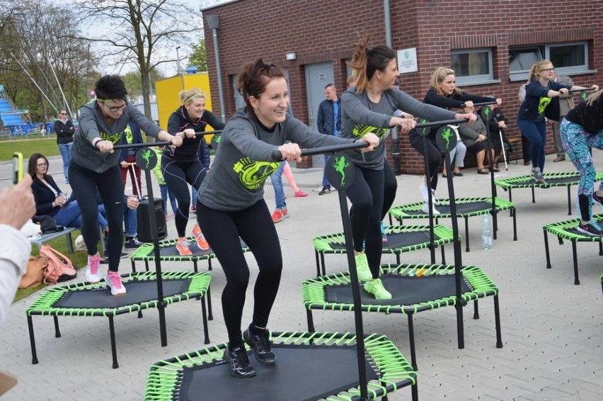 Majówkowy trening na trampolinach przy głogowskiej marinie [FOTO, FILM]