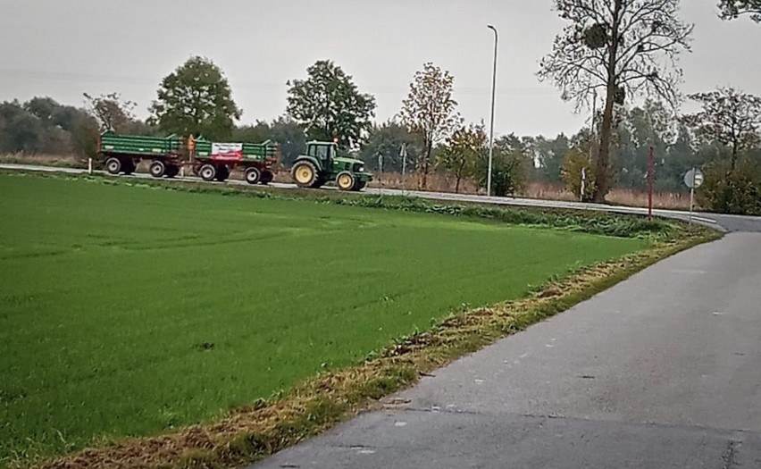 Świecie. Protest rolników z powiatu świeckiego. Wyjechali z Nowego i w Dolnej Grupie zablokowali rondo [zobacz zdjęcia]