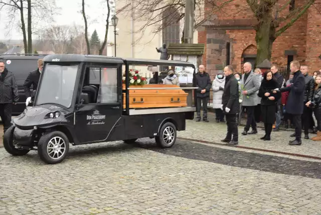 Pogrzeb Teresy Teofilak odbył się 19.11.2021 w Różanie