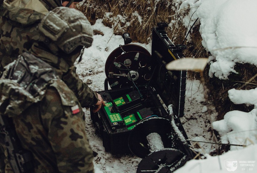 Podlascy terytorialsi. Efektowne ćwiczenia żołnierzy 1PBOT na poligonie w Orzyszu. Zobacz nagranie