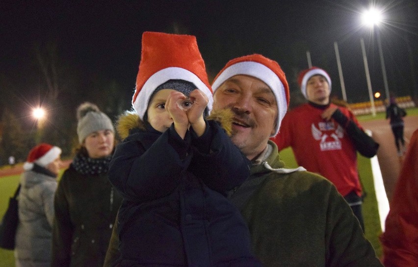 - Takiej liczby uczestników mikołajkowych sztafet dla Tymka...