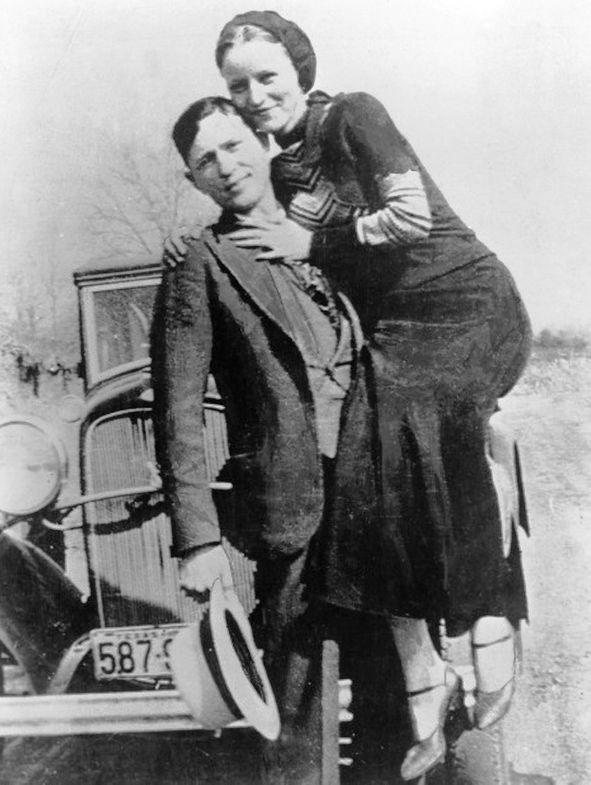 107 dziur po kulach... Ten samochód, w którym zginęli Bonnie i Clyde, stal się obiektem kultu