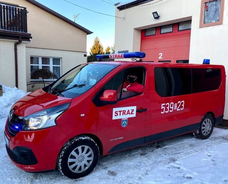 Oto "nowe" auto dla strażaków ochotników z Osia. Zobaczcie, jak wygląda! [zdjęcia]