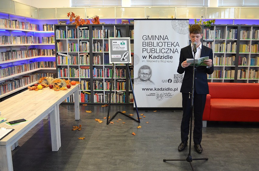 „Kurpie Zielone w literaturze”. Uroczyste podsumowanie konkursu poetyckiego w bibliotece w Kadzidle. 7 listopada 2023. Zdjęcia