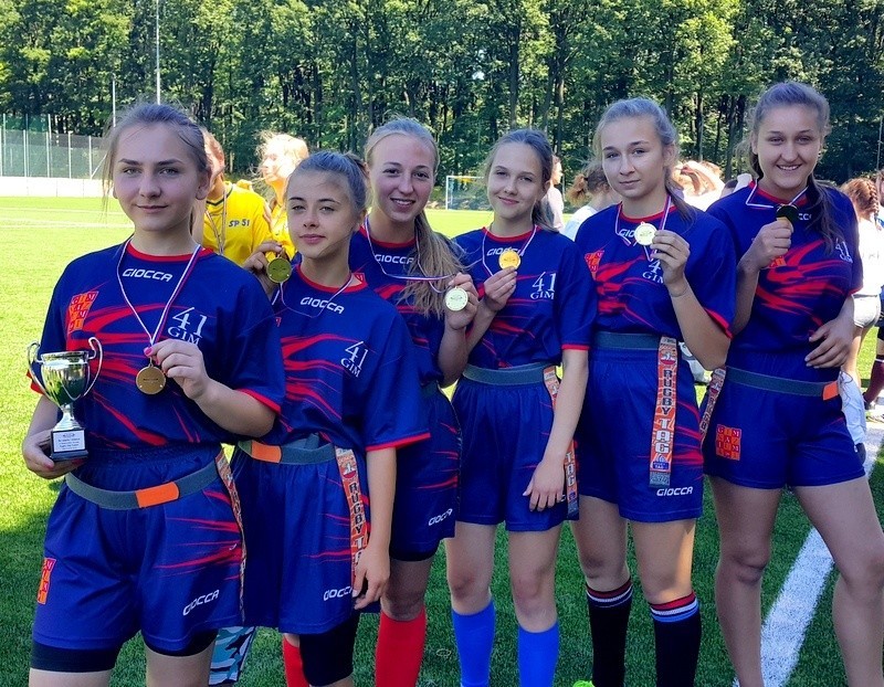 Pięć drużyn dziewcząt grało w turnieju rugby organizowanym przez Atomówki BBRC Łódź