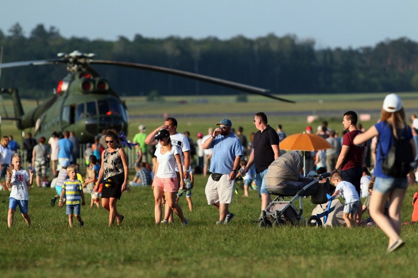 Air Festival Świdnik. Taniec Biało - Czerwonych Iskier na niebie [ZDJĘCIA, WIDEO]