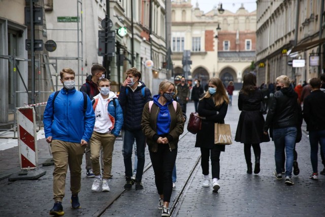 W maju szykuje się nam bardzo duże poluzowanie obostrzeń pandemicznych. Rząd zapowiada, że chce niemal w pełni odmrozić gospodarkę, a otwarte na nowo zostaną te branże, za którymi mocno tęsknimy. Wiemy, kiedy będą oficjalne informacje w tej sprawie. Szczegóły na kolejnych stronach ---->