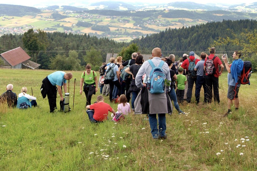 Odkryj Beskid Wyspowy. W sobotni deszczowy wieczór pokonali Korab, a w niedzielny słoneczny poranek wspięli się na Jaworz