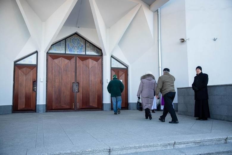 Dyspensa od udziału w niedzielnej mszy przedłużona do 25 maja. Nowe zarządzenie Arcybiskupa Metropolity Białostockiego Tadeusza Wojdy