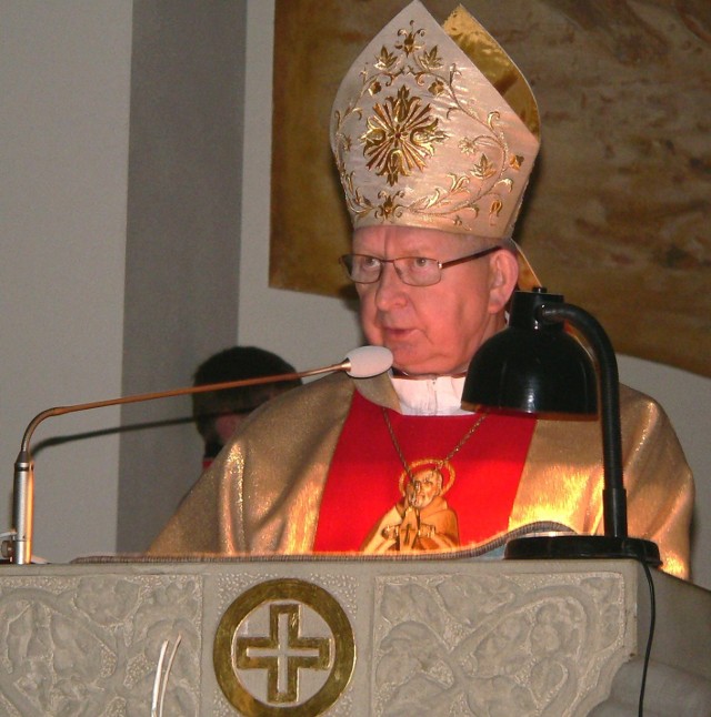 Biskup Kazimierz Ryczan dokonał w niedzielę konsekracji kościoła Świętego Brata Alberta w Busku-Zdroju.