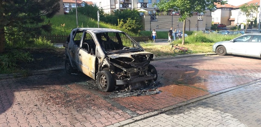 Pożar samochodu osobowego na ul. Srebrnej w Gdańsku 25.06.2019 [zdjęcia]