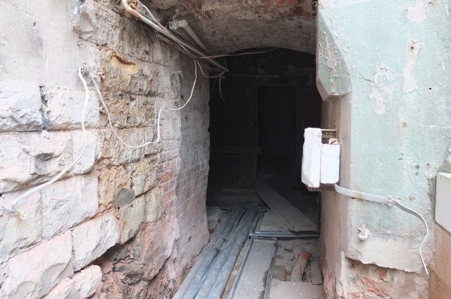 Wejście do tunelu pod dworcem.