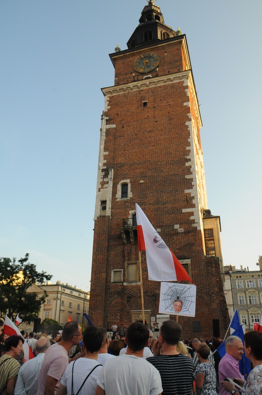 Kraków. Wielki protest na Rynku Głównym w obronie sądów