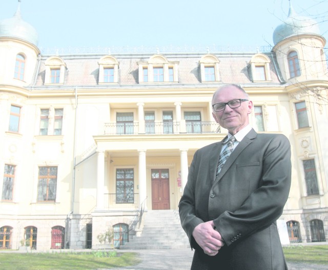 Zbigniew Studencki odchodzi ze stanowiska dyrektora Muzeum w Sosnowcu. Tu przed Pałacem Schöna