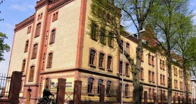 Słupska uczelnia chce pożyczyć 1,5 mln złotychBudynek WHSZ jest wyceniany przez jej władze na 9 mln zł.