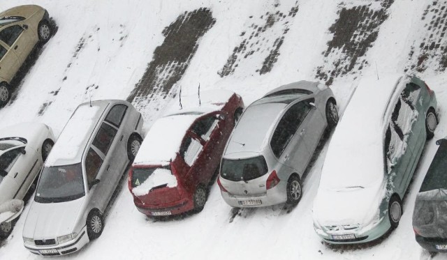 Jutro śnieżnie, wietrznie i mokro. Może być ślisko. Uważajcie!