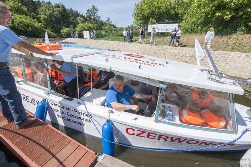 W sobotę regularne kursy rozpoczął tramwaj wodny. Trasa wiedzie z Czerwonaka na poznańskie Chwaliszewo