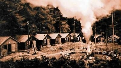 Ognisko w Szkolnym Schronisku "Lubogoszcz" (1953 r.) Fot. Baza Lubogoszcz